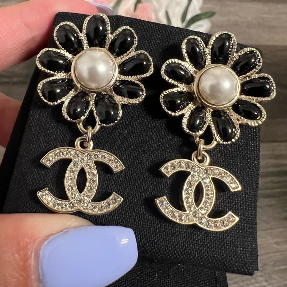 CHANEL 22K Flower CC Crystal Drop Earrings - AUTH - Picture 2 of 10